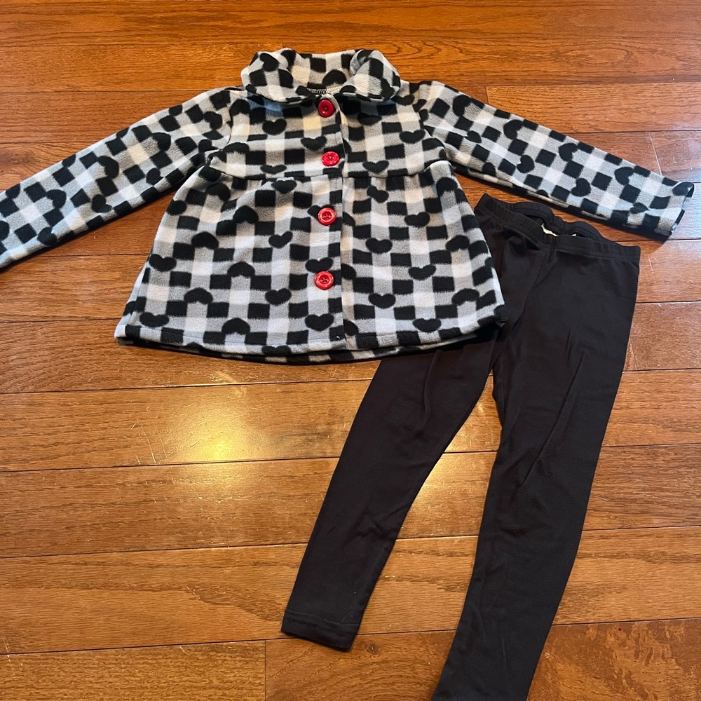 Girls 4T Heart Fleece Black and White With Red Buttons Outfit